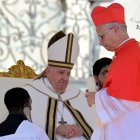 El papa Francisco eleva a cardenal al prefecto estadounidense del Dicasterio para los Obispos Robert Francis Prevost durante el consistorio para crear 21 nuevos cardenales en la plaza de San Pedro del Vaticano el 30 de septiembre de 2023. Robert Francis Prevost fue elegido el 8 de mayo de 2025 primer papa de Estados Unidos, anunció el Vaticano. Moderado, cercano al Papa Francisco y misionero durante años en Perú, se convertirá en el 267º pontífice de la Iglesia católica, con el nombre de León XIV.