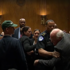 Robert Cohen arrestado en el Senado