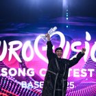 El cantante austriaco Johannes Pietsch, conocido como JJ, celebra su victoria