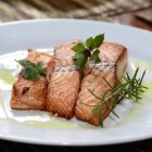 El salmón es un alimento rico en vitamina D