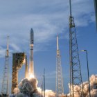 Un cohete Atlas V de United Launch Alliance (ULA) despega del Complejo de Lanzamiento Espacial-41 (SLC-41), en la Estación Espacial de Cabo Cañaveral, Florida, transportando los primeros 27 satélites operativos para la constelación de Internet del Proyecto Kuiper de Amazon