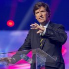 Tucker Carlson en una disertación