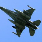 Un avión de combate de la Fuerza Aérea israelí en pleno vuelo de ejercicio militar