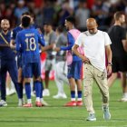 Pep Guardiola, entrenador del Manchester City, mira abatido el pitido final durante el partido Manchester City vs Al Hilal de la Copa Mundial de Clubes de la FIFA en el Camping World Stadium, Orlando.