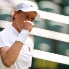 Jannik Sinner celebra su victoria frente a Luca Nardi en Wimbledon 2025