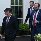 Johnson saliendo de la Casa Blanca/ Brendan Smialowski