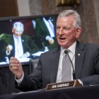 El senador Tuberville en Capitol Hill/ Shawn Thew