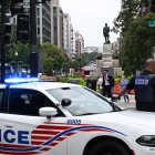 Oficiales en las calles de DC/Alex Wroblewski