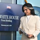 Gabbard en la Casa Blanca/ Andrew Caballero- Reynolds