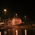 Un buque de la armada de EEUU cruza el canal de Panamá