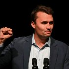 El activista político estadounidense Charlie Kirk durante un evento