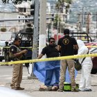 (Archivo) Agentes investigan escena del crimen en México