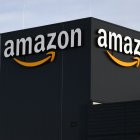 Centro de distribución de Amazon. Imagen de archivo