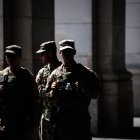 Un grupo de efectivos de la Guardia Nacional en la Union Station en Washington DC.