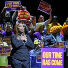 Letitia James sube al escenario durante el mitin del candidato demócrata a la alcaldía de NYC Zohran Mamdani