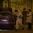 La policía peruana investiga la escena de un crimen