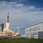 Un cohete de SpaceX a punto de despegar