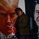 Un votante entre Donald Trump y Ronald Reagan/ Patrick T. Fallon