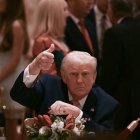 Donald Trump durante la cena de Víspera de la Navidad en Mar-a-Lago.