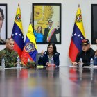 Rodríguez habla con Padrino y Cabello en consejo de ministros. Caracas