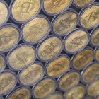 La imitación física de una moneda digital Bitcoin (Archivo)