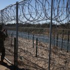 A US Army soldier monitors the US-Mexico border in Eagle Pass, Texas, on January 24, 2025. US President Donald Trump ordered 1,500 more active military personnel to the border with Mexico as part of a flurry of steps to tackle immigration, his spokeswoman said on January 22. Border security is a key priority for the president, who declared a national emergency at the US frontier with Mexico on his first day in office, and the additional personnel will bring the total number of active-duty troops deployed there to around 4,000. (Photo by CHARLY TRIBALLEAU / AFP)
