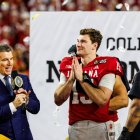 El quarterback de Indiana, Fernando Mendoza.