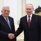 Mahmoud Abbas junto a Vladimir Putin en Moscú/ Ramil Sitdikov