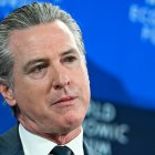 Gavin Newsom en el Foro Económico Mundial/ Fabbrice Coffrini