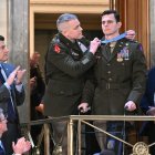 El suboficial jefe Eric Slover recibe la Medalla de Honor del Congreso