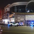 Vehículos policiales cerca del Consulado de Estados Unidos, en Dubái