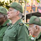 Miguel Díaz Canel, líder del régimen cubano, junto a otros funcionarios.