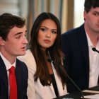 El periodista Nick Shirley habla durante una mesa redonda sobre Antifa