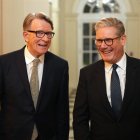 Peter Mandelson y Keir Starmer, en febrero de 2025