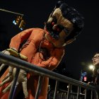 Un muñeco de Nicolás Maduro desplegado frente a la corte neoyorkina donde se desarrollan sus comparecencias judiciales.