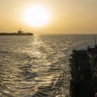 USS Abraham Lincoln (izq.) realizando operaciones de bloqueo en el Mar Arábigo el 16 de abril de 2026