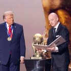 El presidente Donald Trump junto a Gianni Infantino, presidente de la FIFA.