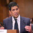 Kevin Warsh, nominado para presidir la Reserva Federal de Estados Unidos, testifica durante una audiencia del Comité Bancario del Senado