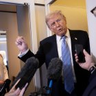 Donald Trump en el Air Force One/ Brendan Smialowski