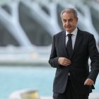 (FILES) Former Spanish Prime Minister Jose Luis Rodriguez Zapatero  arrives to attend a state memorial for the more than 230 victims of last year's floods on the one year anniversary of the disaster at the City of Arts and Sciences cultural and architectural complex in Valencia on October 29, 2025. Spain's former Socialist Prime Minister Jose Luis Rodriguez Zapatero has been placed under investigation for influence peddling and related crimes, a court said on May 19, 2026. (Photo by Oscar DEL POZO / AFP)