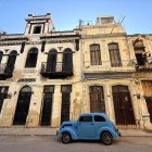 Un clásico automóvil americano es visto en una calle de La Habana (Archivo)