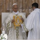 El papa León XIV preside la misa solemne en la Plaza de Cibeles de Madrid