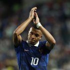 Kylian Mbappé celebra la victoria de Francia.