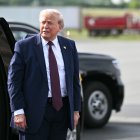 US President Donald Trump steps away from a vehicle as he makes his way to board Air Force One before departing from Reading Regional Airport (RDG) in Berks County, Pennsylvania on June 23, 2026. (Photo by Mandel NGAN / AFP)
