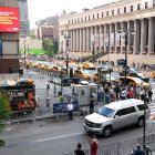 Un SUV plateado, que se cree que transportaba a Taylor Swift, llegando hoy a las afueras del Madison Square Garden.