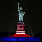 Estatua de la Libertad iluminada para una celebración (Archivo)