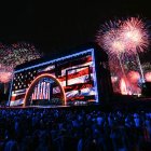 Se observa un espectáculo de fuegos artificiales durante la celebración del Día de la Independencia «Salute to America» en el National Mall de Washington, D.C., en las primeras horas de la madrugada del 5 de julio de 2026. El país conmemora el 250.º aniversario de la Declaración de Independencia de los Estados Unidos.