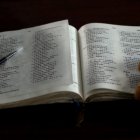 Imagen de una Biblia en chino