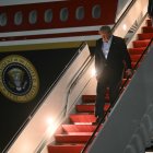El presidente Donald Trump desembarca del Air Force One a su llegada a la Base Conjunta Andrews, Maryland, el 9 de julio de 2026.