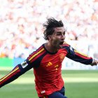 Ferran Torres celebra el gol que le terminó dando el título a la selección española.